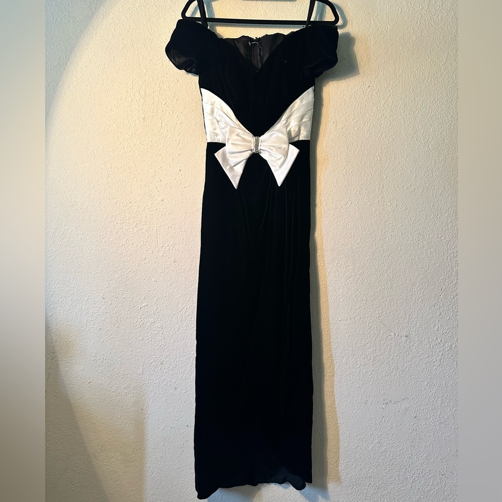 Vintage black velvet off shoulder formal gown 80s